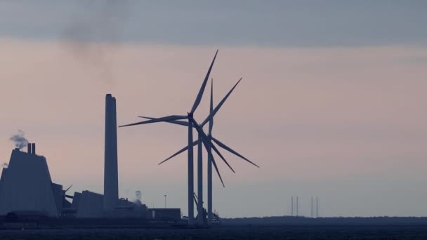 Kopenhag Danimarka Avedre Enerji Stasyonu Nda Büyük Rüzgar Türbinleri — Stok video
