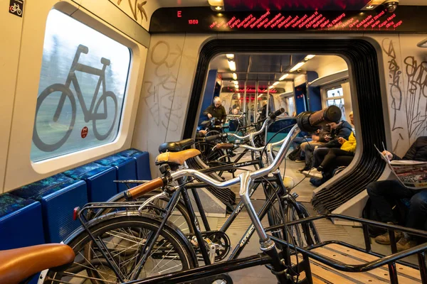 Kopenhaga Dania Rowery Zaparkowane Pociągu Podmiejskim Specjalnym Przedziale Dla Osób — Zdjęcie stockowe