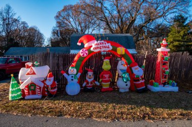 Süpürge Adası, Maryland Amerika Noel süsleri Güneşin altında bir sokak köşesinde.