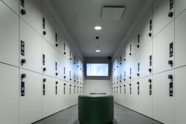 Budapeşte, Macaristan Bir otelin modern bagaj deposu.