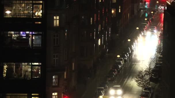 Copenhaga Dinamarca Tráfego Tardio Chuva Platanvej Distrito Frederiksberg — Vídeo de Stock