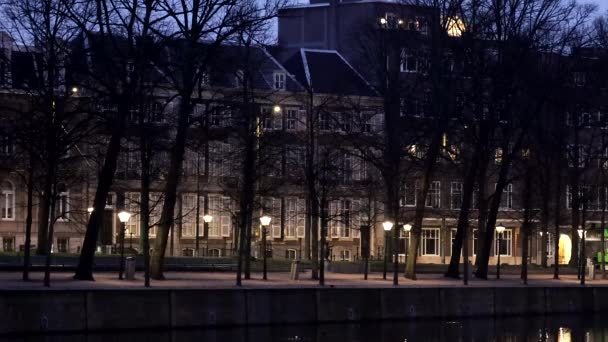 Haga Holandia Przez Miasto Przejeżdża Tramwaj Miejski — Wideo stockowe