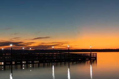 Solomonlar, Maryland USA Patuxent nehrinde gün batımında bir iskele
