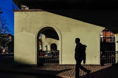 Kopenhag, Danimarka, Norrebro bölgesindeki yayalar.