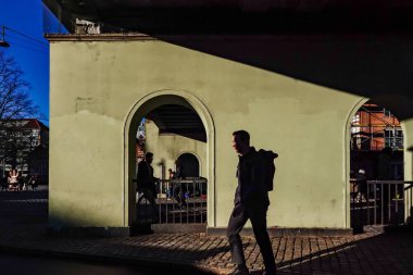 Kopenhag, Danimarka, Norrebro bölgesindeki yayalar.