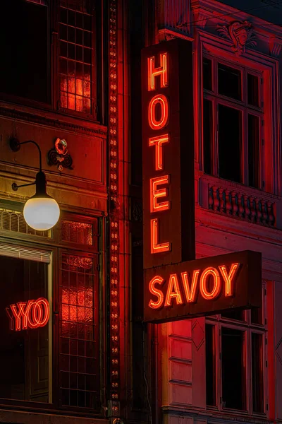 Kopenhag Danimarka Vesterbro Bölgesindeki Eski Neon Otel Savoy Tabelası — Stok fotoğraf