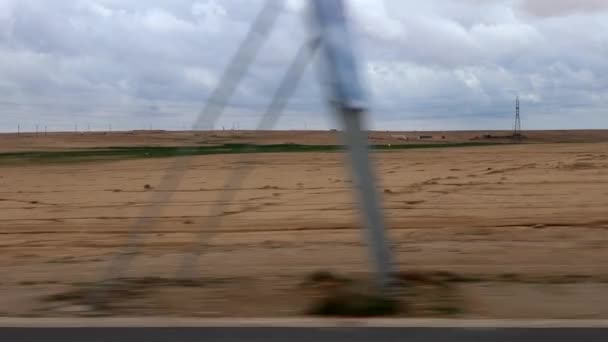 Wadi Musa Jordanië Het Woestijnlandschap Gezien Vanuit Een Rijdende Auto — Stockvideo