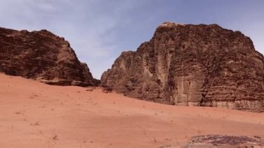 Wadi Rum, Ürdün Güney Ürdün 'ün kırmızı, kayalık ve kumtaşı çölü 
