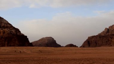 Wadi Rum, Ürdün Güney Ürdün 'ün kırmızı, kayalık ve kumtaşı çölü 