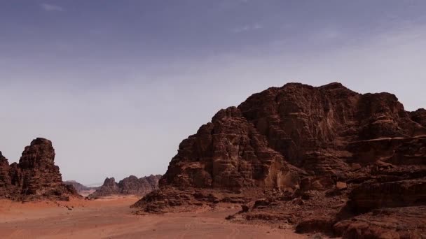 Wadi Rum Jordánsko Rudá Skalnatá Pískovcová Poušť Jižního Jordánska — Stock video