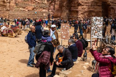 Petra, Hazine 'deki Ürdün Turistleri harabe..