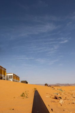 Wadi Rum, Ürdün tren vagonları demiryolu ile Suudi Arabistan 'a ihraç edilmek üzere bir tren istasyonunda yerli mayınlı fosfatlarla dolu..