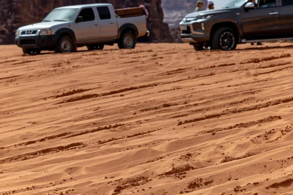 Ваді Рам Йорданія Чотири Чотирьох Пустельних Вантажівок Піщаній Дюні Туристами — стокове фото