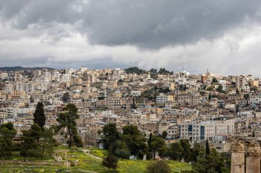 Jarash, Ürdün Harabeleri Gerasa ve şehrin ufuk çizgisi olarak bilinen ünlü Greko-Romen Jarash arkeoloji sahasında..
