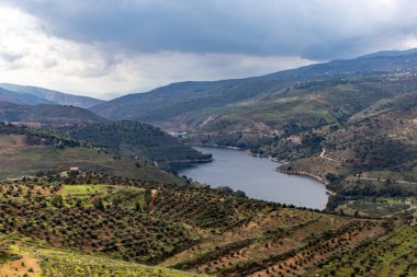 Jerash, Ürdün Zerkavi Nehri ve Kral Talal Barajı manzarası.