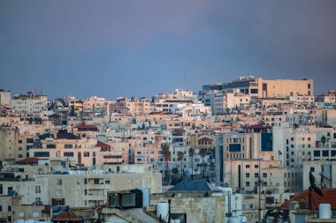 Amman, Ürdün Şehir şafakta ufuk çizgisi.