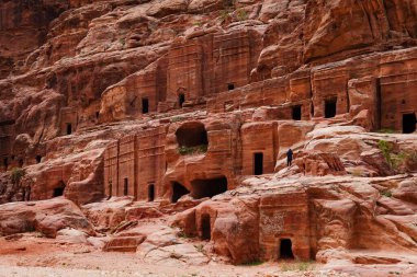 Petra, Ürdün Antik mağaraları Petra 'daki kum taşı kayaları.