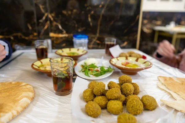 Amman Giordania Pasto Mediorientale Con Hummus Fsalafel Pane Alla Menta — Foto Stock