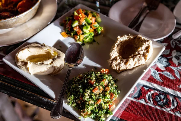 Petra Jordanien Ein Esstisch Gefüllt Mit Speisen Aus Dem Nahen — Stockfoto