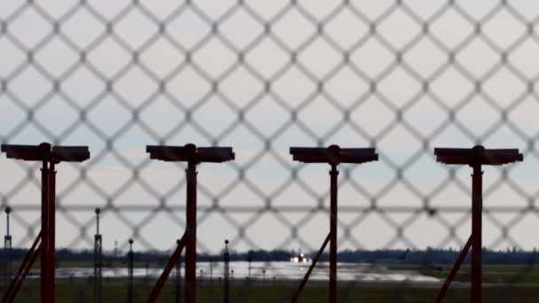 Kopenhag Danimarka Kastrup Havaalanında Bir Jet Yolcu Uçağı Havalanıyor — Stok video