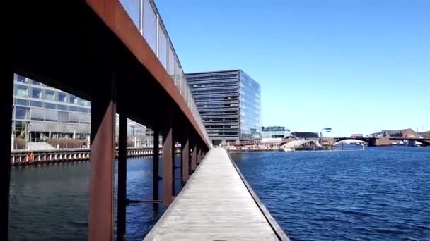 Kopenhagen Denemarken Een Wandel Fietspad Langs Het Water Bekend Als — Stockvideo