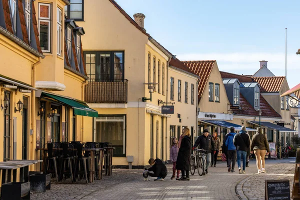 Dragor Danmark Människor Huvudgatan Toldergade Dragor Distriktet — Stockfoto