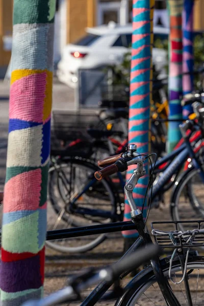 Koppenhága Dánia Fonalbombázás Fákon Kerékpárokon Valby Kerületben — Stock Fotó