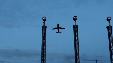Kopenhag, Danimarka. Bir jet yolcusu Kastrup havaalanından kalkıyor..