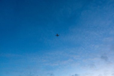 Kopenhag, Danimarka. Bir yolcu uçağı Kastrup havaalanından havalanıyor..