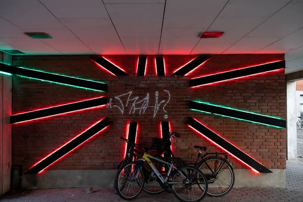 Kopenhaga Dania Neon Ładnie Oświetla Ramy Zestawu Zaparkowanych Rowerów Eraly — Zdjęcie stockowe