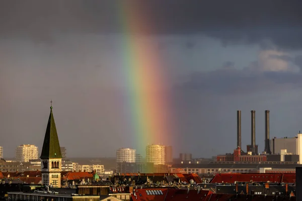 Kopenhagen Denemarken Een Regenboog Schijnt Boven Wijk Vesterbro Kerk Van — Stockfoto