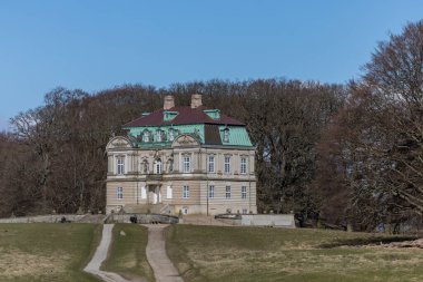 Kopenhag, Danimarka Dyrehaven geyik parkındaki Hermitage Sarayı.