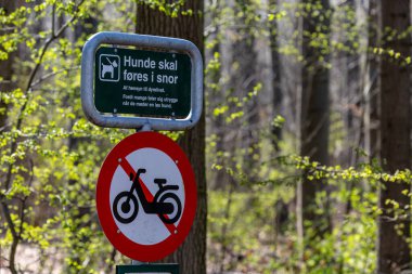 Kopenhag, Danimarka Danimarka Danimarka 'da Brondby banliyösünde ve Brondby Firest parkında tasmasız bisiklet ve köpekleri yasakladı..