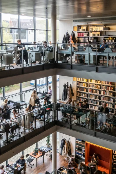 Copenhague Dinamarca Estudiantes Que Estudian Escuela Negocios Copenhague Cbs Biblioteca —  Fotos de Stock