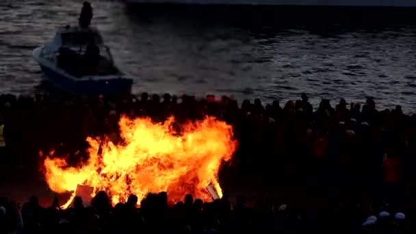 Sztokholm Szwecja Szwedzi Świętują Noc Walpurgisa Czyli Valborg Średniowieczną Tradycję — Wideo stockowe