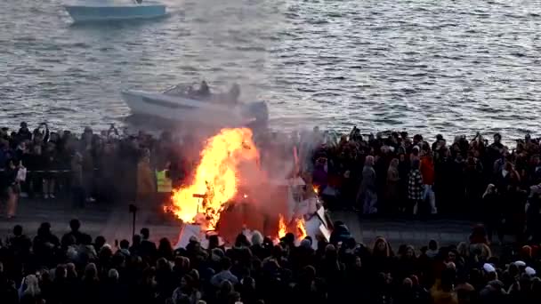 Estocolmo Suécia Suecos Celebram Noite Walpurgis Valborg Uma Tradição Medieval — Vídeo de Stock