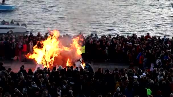 Stockholm Sveç Sveçlileri Walpurgis Gecesini Valborg Kutluyor Nisan Cadıları Korkutmak — Stok video