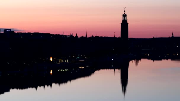 Estocolmo Suecia Pre Amanecer Cielo Rosado Mañana Sobre Ayuntamiento Centro — Vídeos de Stock