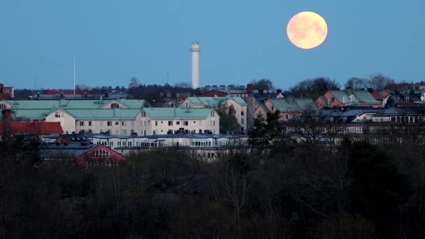 Stockholm Zweden Maan Gaat Onder Boven Westelijke Skyline Van Voorstad — Stockvideo