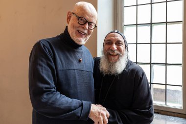 Stockholm, İsveç Piskoposu Thomas, İsveç 'in eski başpiskoposu Uppsala K. Hammar ile bir araya geldi..