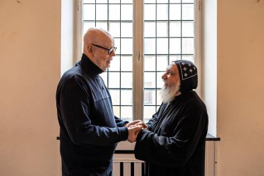 Stockholm, İsveç Piskoposu Thomas, İsveç 'in eski başpiskoposu Uppsala K. Hammar ile bir araya geldi..