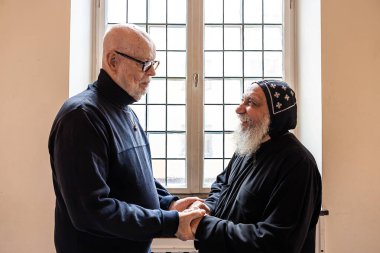 Stockholm, İsveç Piskoposu Thomas, İsveç 'in eski başpiskoposu Uppsala K. Hammar ile bir araya geldi..