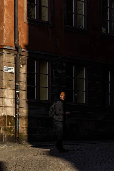 Stockholm Sveç Bir Adam Old Town Gamla Stan Bir Sabah — Stok fotoğraf