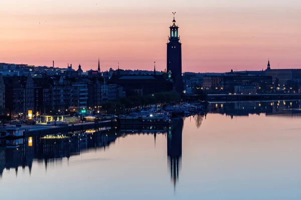 Stockholm Zweden Vroege Ochtend Roze Hemel Boven Het Stadhuis Het — Stockfoto