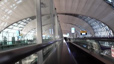 Bangkok, Tayland Terminali ve Bangkok Suvarnabhumi Uluslararası Havaalanı 'nda kaldırım.