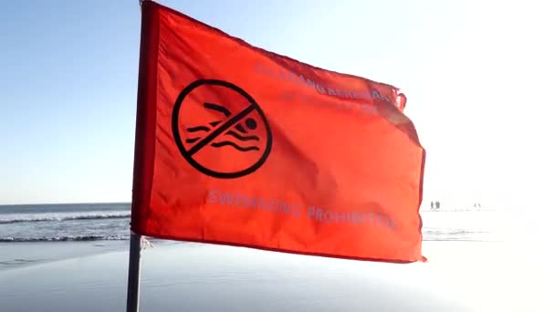 Семиньяк Бали Индонезия Красный Флаг Пляже Означает Опасность Плавания — стоковое видео