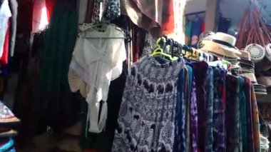 Ubud, Bali, Endonezya Turist hediyelik eşya dükkanında. 