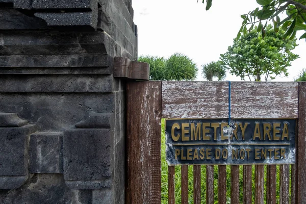 Canggu Bali Indonesia Viejo Letrero Erosionado Para Cementerio Signo Entrar —  Fotos de Stock