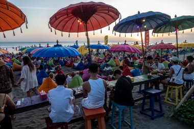 Seminyak, Bali, Endonezya Meşgul ve kaynayan Seminyak Sahili.