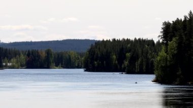 Skelleft çayı, İsveç Skelleftea Nehri yazın akar.